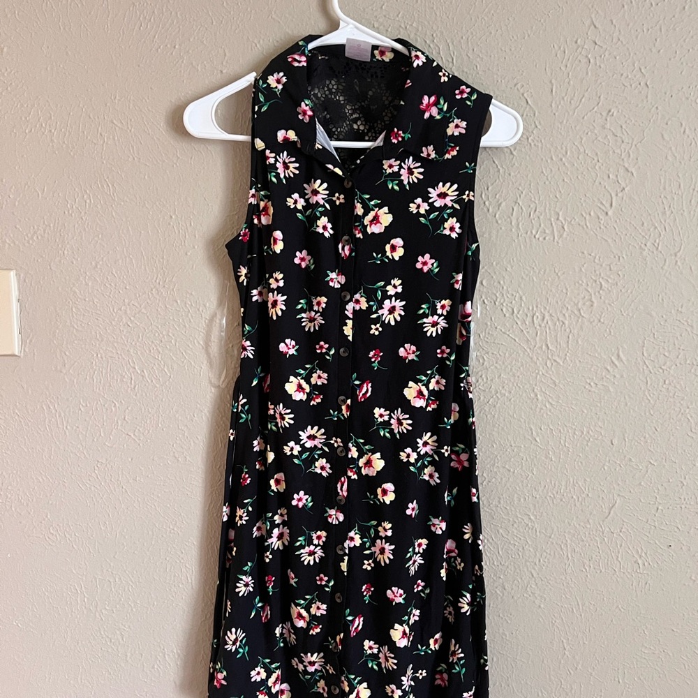 NEW! - Floral Sleeveless Black Dress 🌸🖤